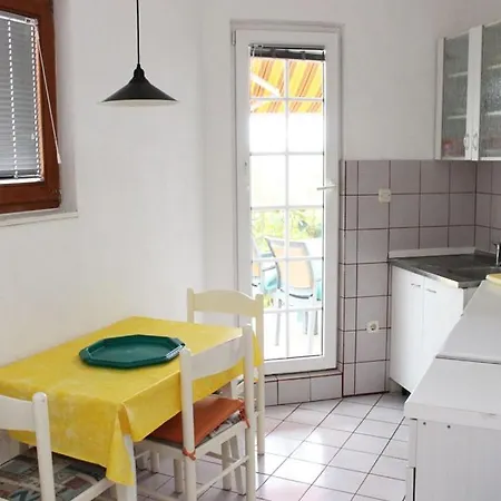 Beachfront Nika Srima Appartement *