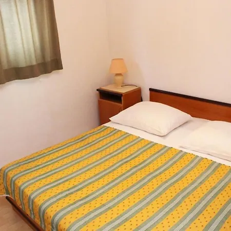 Beachfront Nika Srima Appartement